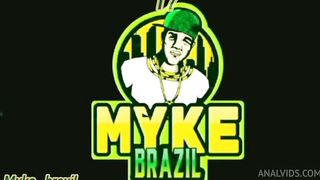 Minha amiga Rita Almeida vei me faser uma visita de Natal e rolou uma bricadeira de sexo com direito a sexo anal