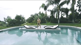 Sexy Brunnette Jenna J Ross Gets Her Pussy Plowed In The Pool