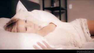 Scarlet Red Is Fingering and Masturbate Herself Until Cums