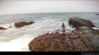 Scarlet Red Is Fingering and Masturbate Herself Until Cums