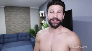 Eating her own anal creampie