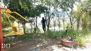 Le tengo ganas a mi vecina lesbiana, entonces la seduzco y me la llevo a chuparle el cono y a meterle la lengua en su culo