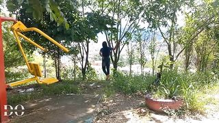 Le tengo ganas a mi vecina lesbiana, entonces la seduzco y me la llevo a chuparle el cono y a meterle la lengua en su culo