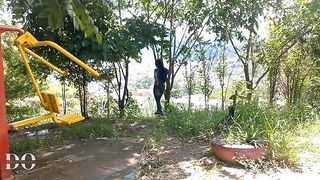 Le tengo ganas a mi vecina lesbiana, entonces la seduzco y me la llevo a chuparle el cono y a meterle la lengua en su culo