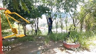 Le tengo ganas a mi vecina lesbiana, entonces la seduzco y me la llevo a chuparle el cono y a meterle la lengua en su culo