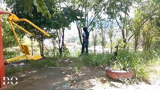 Le tengo ganas a mi vecina lesbiana, entonces la seduzco y me la llevo a chuparle el cono y a meterle la lengua en su culo