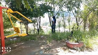 Le tengo ganas a mi vecina lesbiana, entonces la seduzco y me la llevo a chuparle el cono y a meterle la lengua en su culo