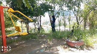 Le tengo ganas a mi vecina lesbiana, entonces la seduzco y me la llevo a chuparle el cono y a meterle la lengua en su culo