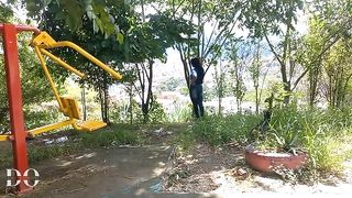 Le tengo ganas a mi vecina lesbiana, entonces la seduzco y me la llevo a chuparle el cono y a meterle la lengua en su culo