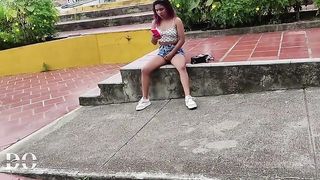 Universitarias lesbianas disfrutan lamer sus conos y follar hasta gemir de placer