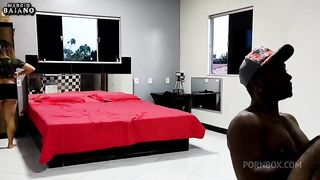 FUI ARRUMAR A CASA DE MINI SAIA E ACABEI TOMANDO NO CU..Enteado sortudo quis transar comigo quando descobriu que eu estava de saia e sem calcinha