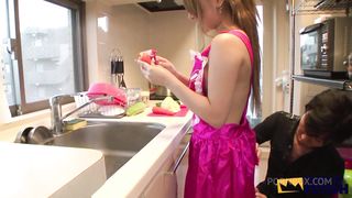 HORNY GUY PLAYS WITH A JAPANESE GIRL WHILE SHE COOKS AND PUMP HER DEEP ON THE BED
