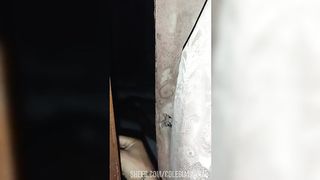 A la hijastra colegiala sumisa le dan por el culo por primera vez le gusta la verga de su padrastro maduro