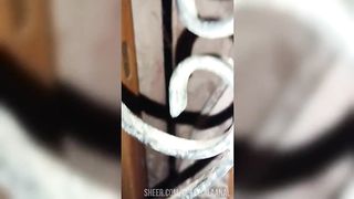 A la hijastra colegiala sumisa le dan por el culo por primera vez le gusta la verga de su padrastro maduro