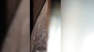 A la hijastra colegiala sumisa le dan por el culo por primera vez le gusta la verga de su padrastro maduro