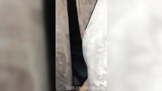 A la hijastra colegiala sumisa le dan por el culo por primera vez le gusta la verga de su padrastro maduro