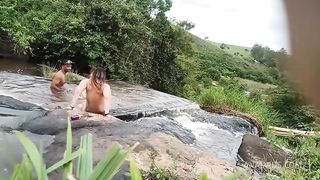 ENVADIMOS UMA FAZENDA PRA TRANZA A TRES