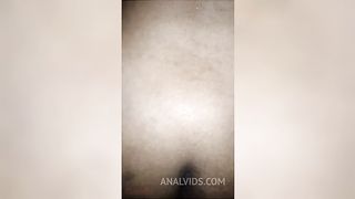Minha preta dando o rabo no banheiro