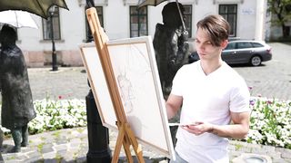 SARA DIAMANTE SHOWS OFF HER ASS-ETS