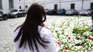 SARA DIAMANTE SHOWS OFF HER ASS-ETS