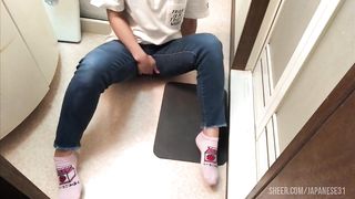 おか◯さんにバレないようにこそこそディルド使ってオナニーする変態女子◯生。
