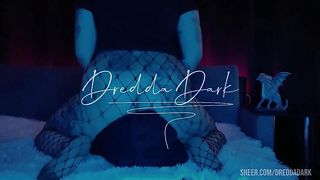 Crazy horror fan girl with a gorgeous body and awesome ass bouncing on a pillow