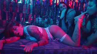 FEET LOVE - THREESOME FOOT WORSHIP PT 1