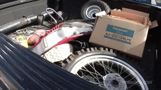 TIA CYRUS LETS HER STUD SHAVE HER PUSSY BEFORE THEY BONE