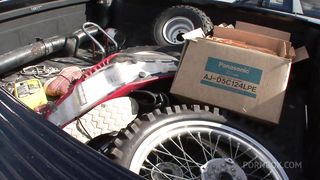 TIA CYRUS LETS HER STUD SHAVE HER PUSSY BEFORE THEY BONE