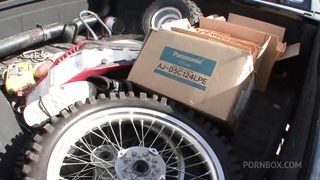 TIA CYRUS LETS HER STUD SHAVE HER PUSSY BEFORE THEY BONE