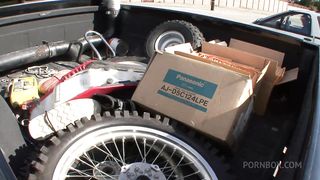 TIA CYRUS LETS HER STUD SHAVE HER PUSSY BEFORE THEY BONE