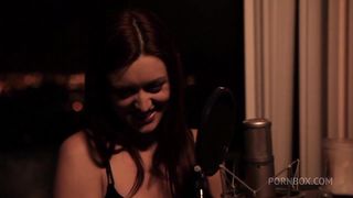 ALYSSA REECE AND JESSICA BANGKOK LICK PUSSY ON THE LIVING ROOM FLOOR