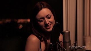 ALYSSA REECE AND JESSICA BANGKOK LICK PUSSY ON THE LIVING ROOM FLOOR