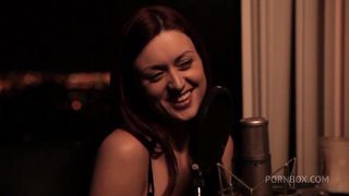 ALYSSA REECE AND JESSICA BANGKOK LICK PUSSY ON THE LIVING ROOM FLOOR