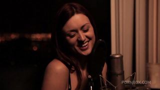 ALYSSA REECE AND JESSICA BANGKOK LICK PUSSY ON THE LIVING ROOM FLOOR