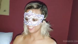 A SAFADA FAZENDO SUA ESTREIA NO PORNO AGUENTOU A PICA DO DOTADO MASCARADO