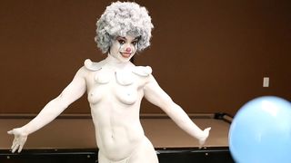 CLOWN TIA ROSE PLAYING WITH BALLOONS - AEN EXTREME AMATEUR COLLECTION